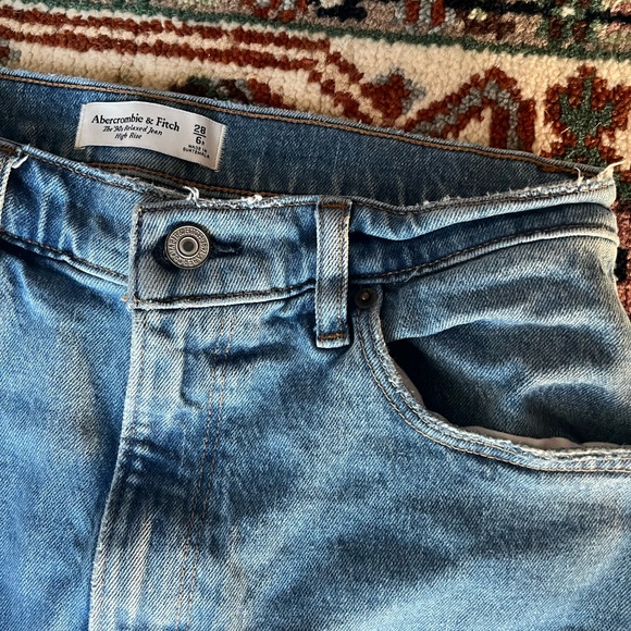 Abercrombie and Fitch The 90’s Relaxed Jean High Rise Size 28 - Picture 1 of 5